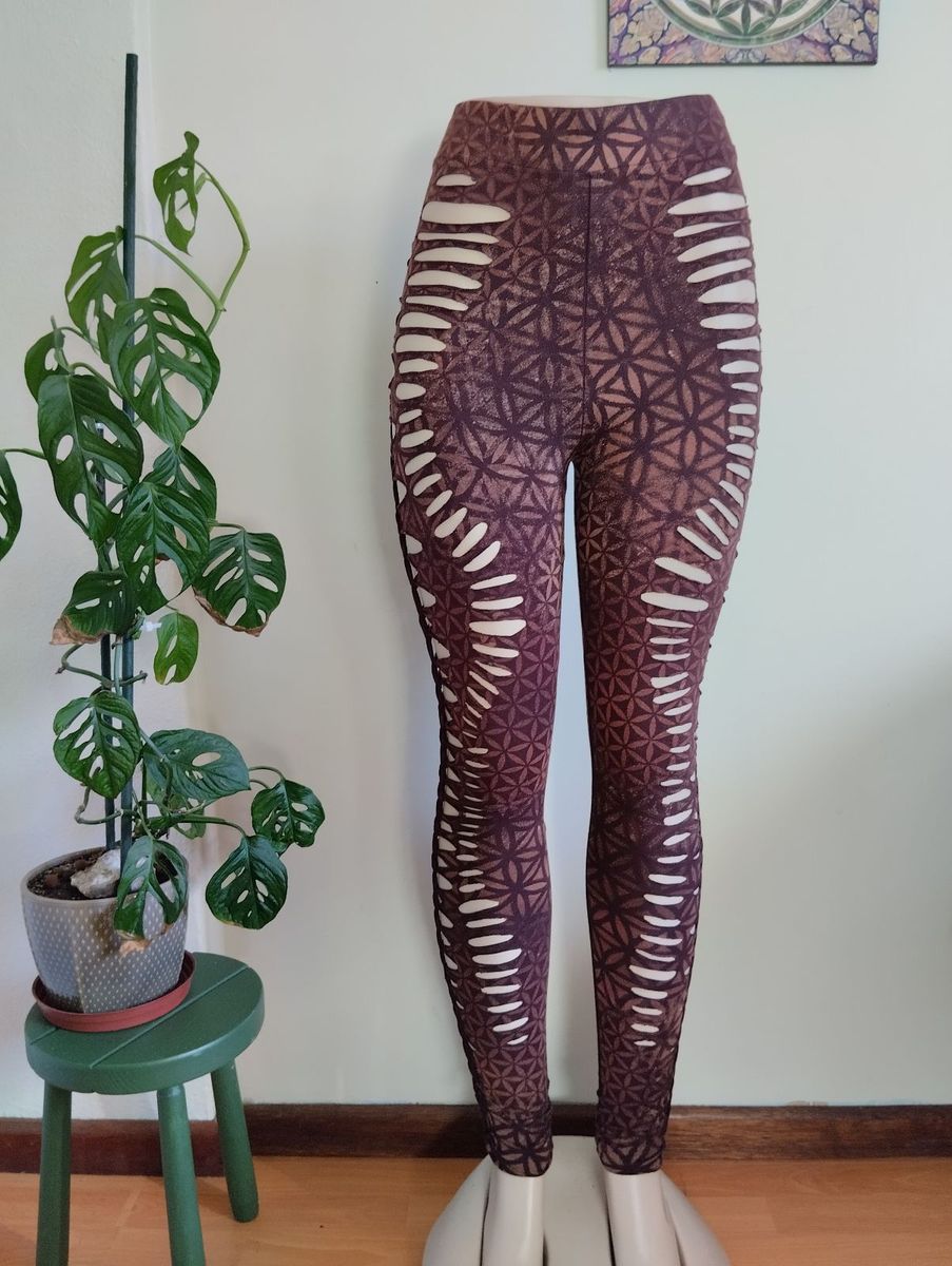 Burgundy GeoVinty slit-weave leggings with a flower of life pattern